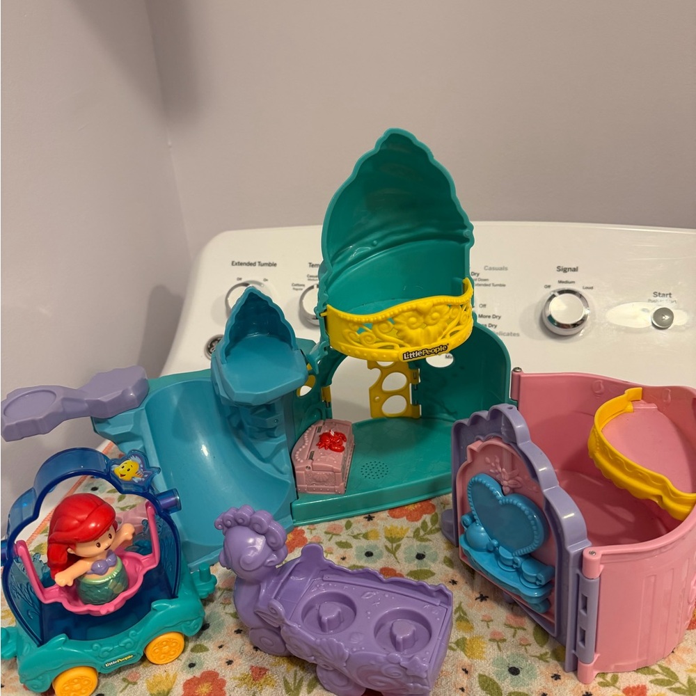 Fisher-Price Little People Disney Princess Ariel's Castle playset